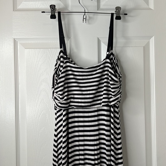 MAX STUDIO Women’s Maxi Dress. Black and White Striped. Size Large - Picture 6 of 8